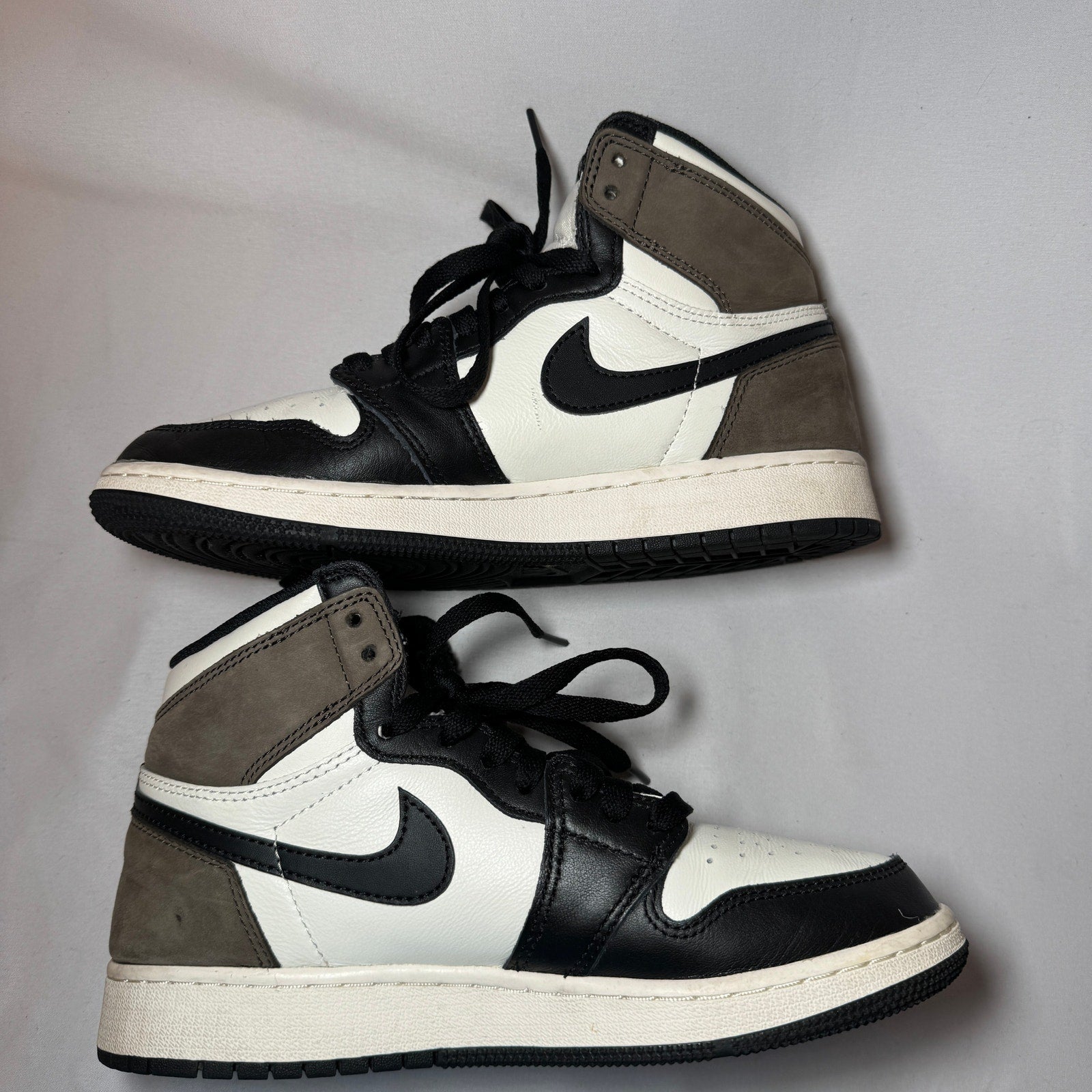 Air Jordan 1 Retro High OG GS Dark Mocha Kids Shoes - Size 6