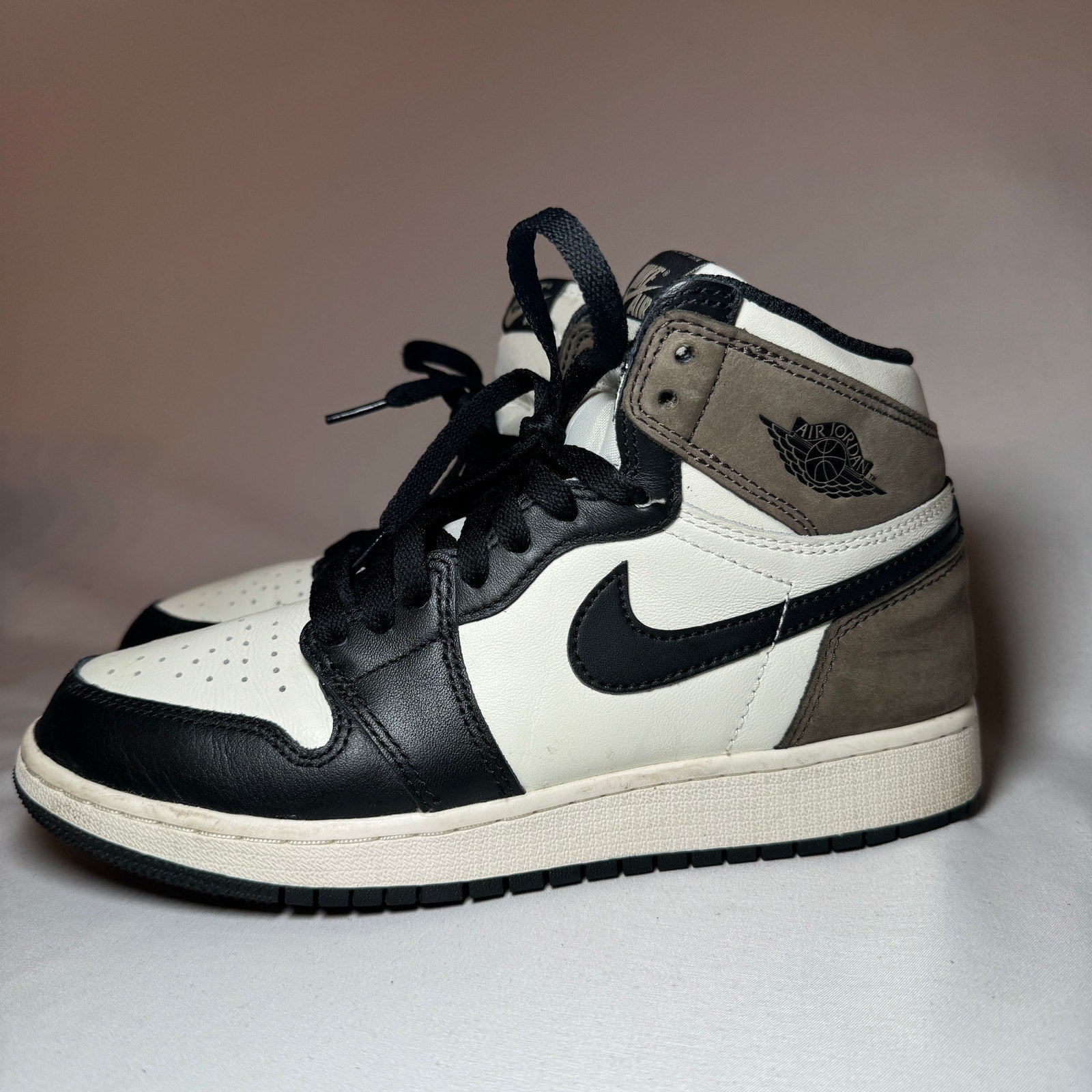 Air Jordan 1 Retro High OG GS Dark Mocha Kids Shoes - Size 6