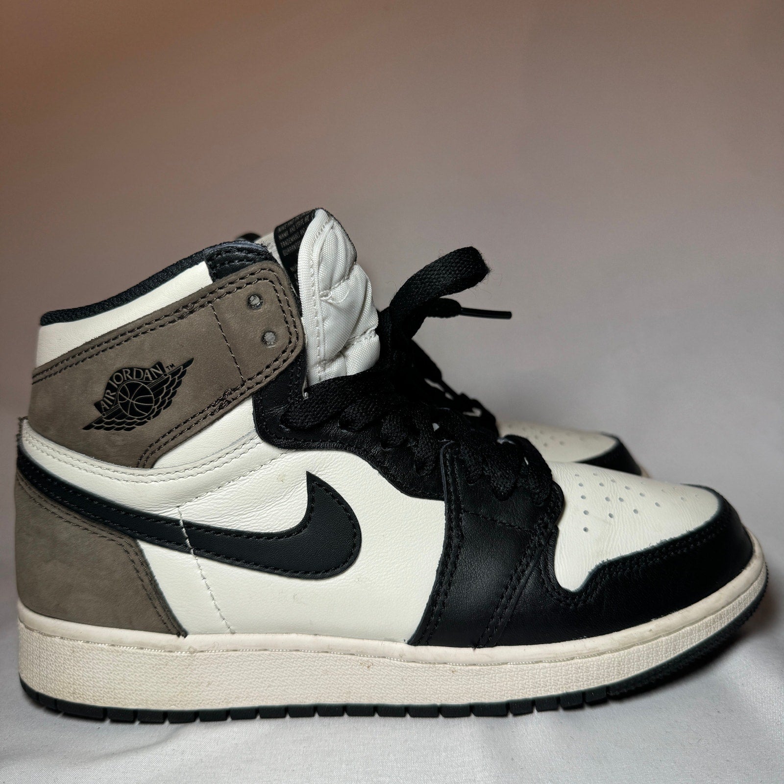 Air Jordan 1 Retro High OG GS Dark Mocha Kids Shoes - Size 6