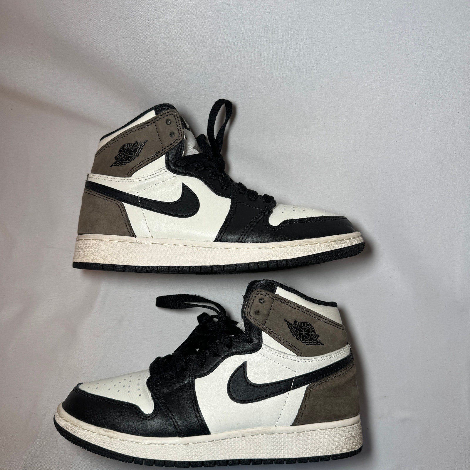 Air Jordan 1 Retro High OG GS Dark Mocha Kids Shoes - Size 6