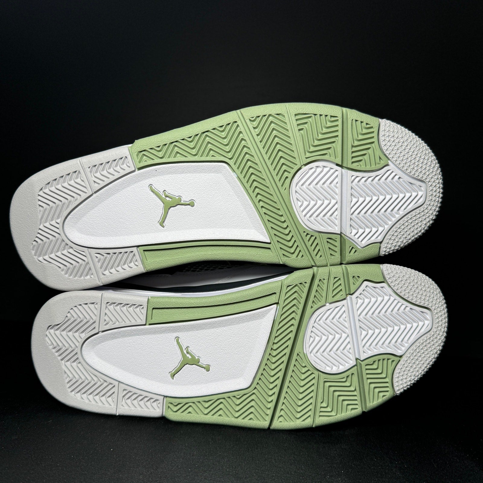 Air Jordan 4 Retro Seafoam Women's Shoes - Size 9.5