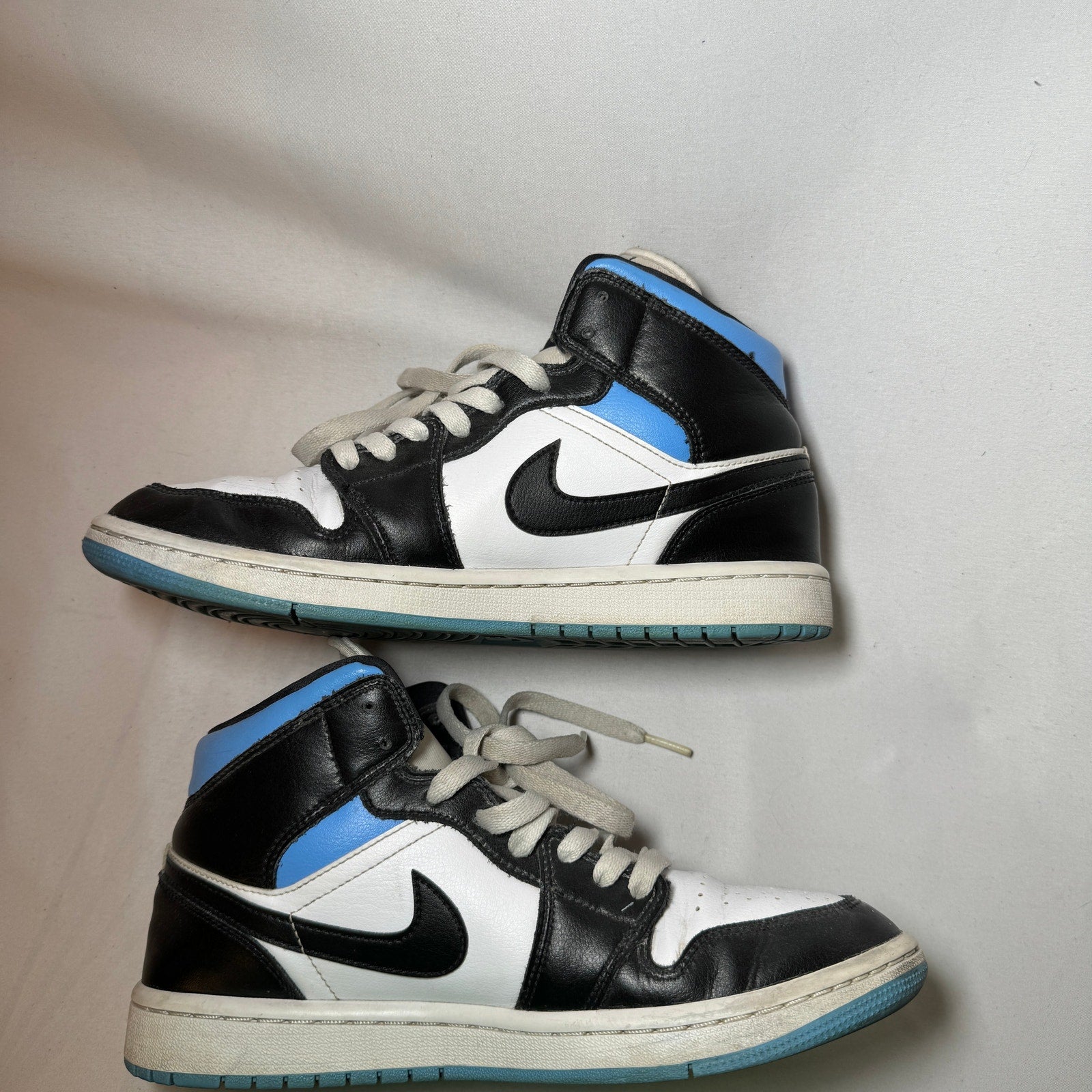 Air Jordan 1 Mid University Blue Women's Shoes - Size 9