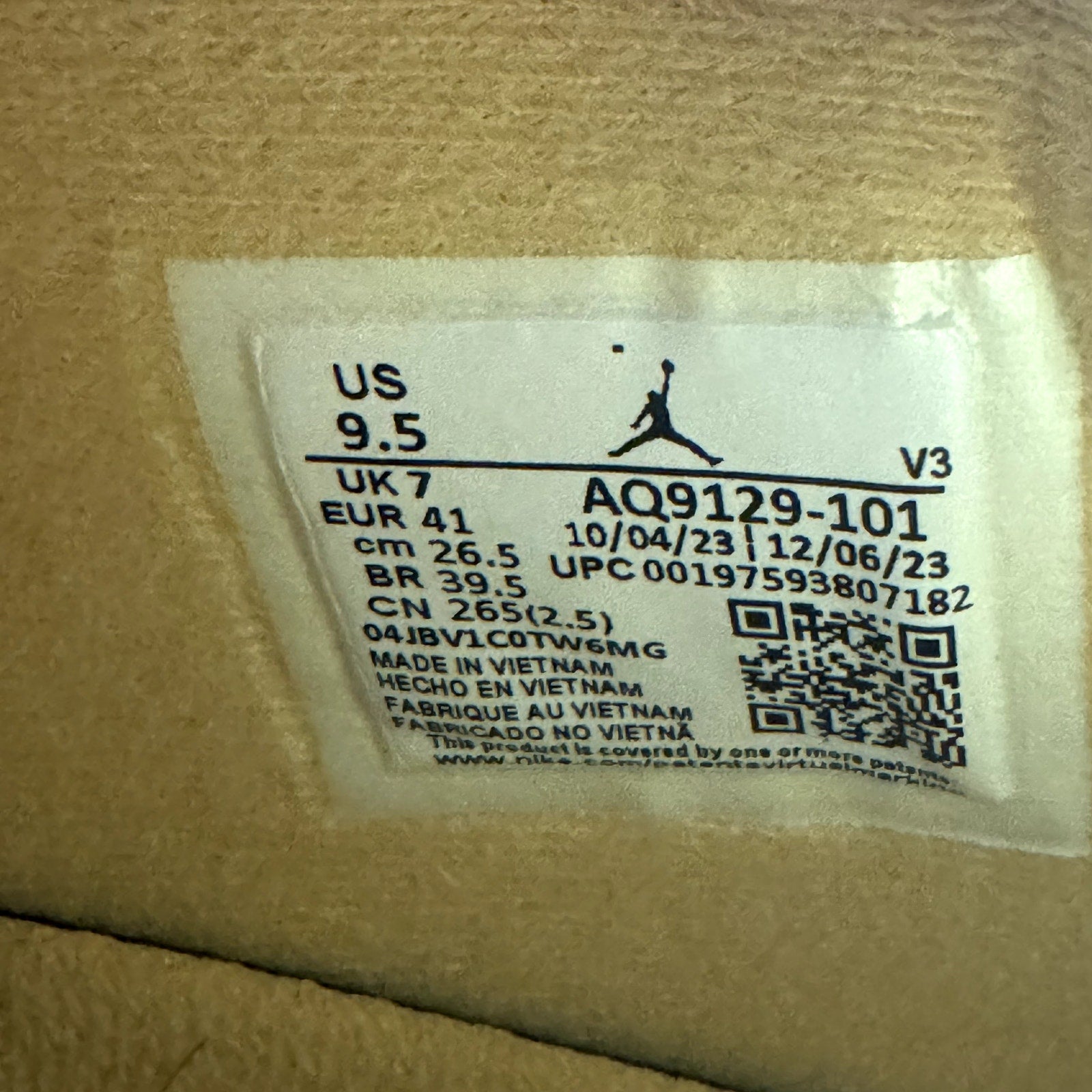 Air Jordan 4 Retro Vivid Sulfur Women's Shoes - Size 9.5