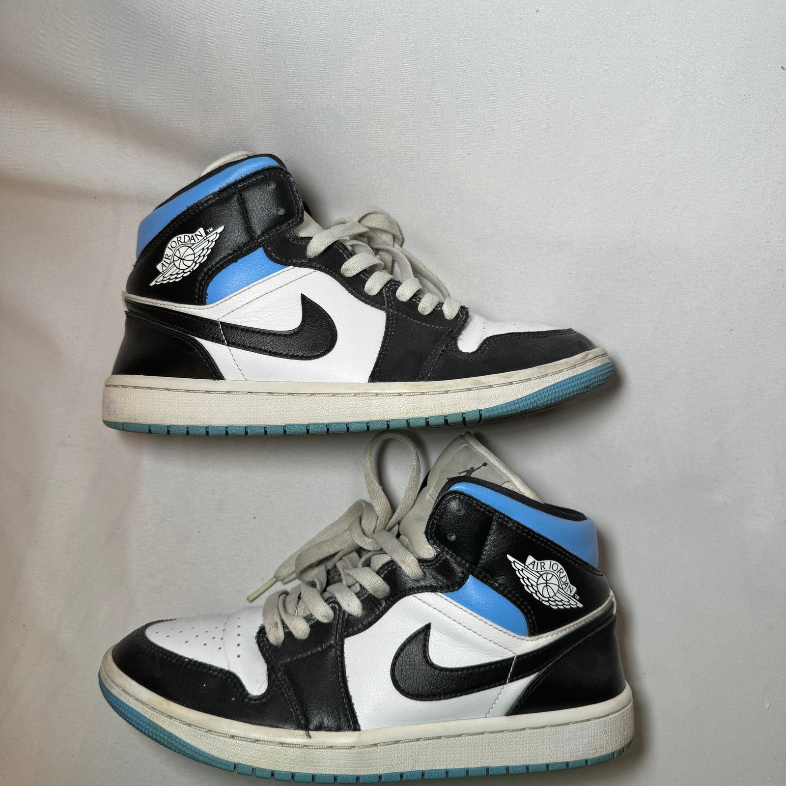 Air Jordan 1 Mid University Blue Women's Shoes - Size 9
